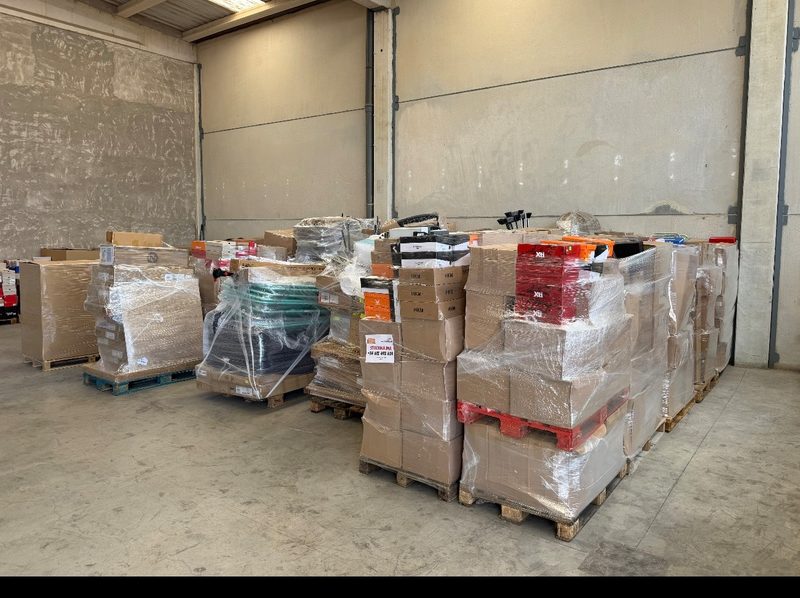 Camion completo productos tienda nuevo +100.000€