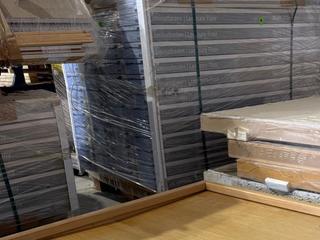 Miniatura 1 de Suelo de parquet laminado y puertas (nuevo)