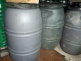 50 bidóns herméticos de 225l